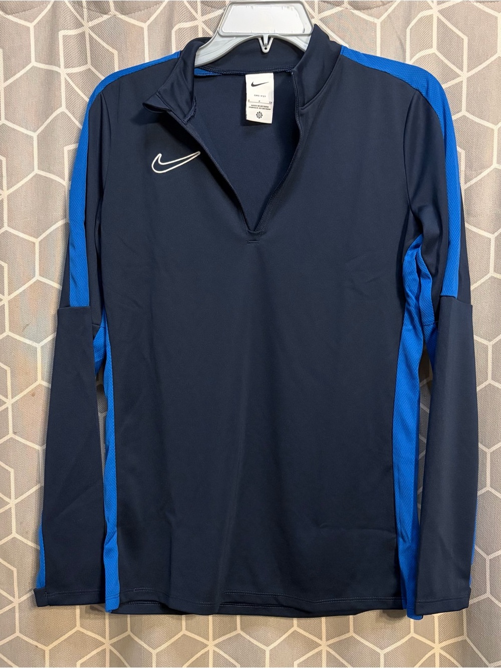 Nike Women’s Navy & Bright Blue Long-Sleeve Pullover